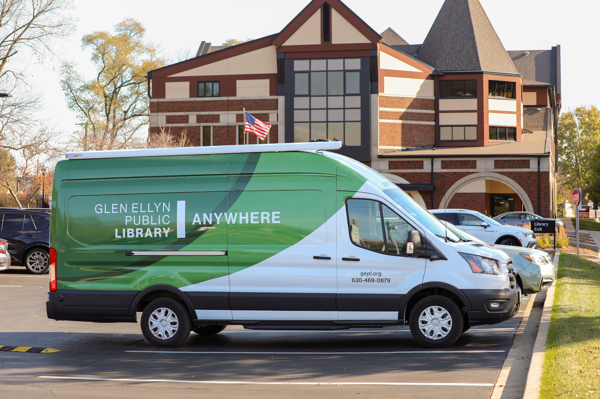 GEPL Anywhere van outside of Glen Ellyn Public Library